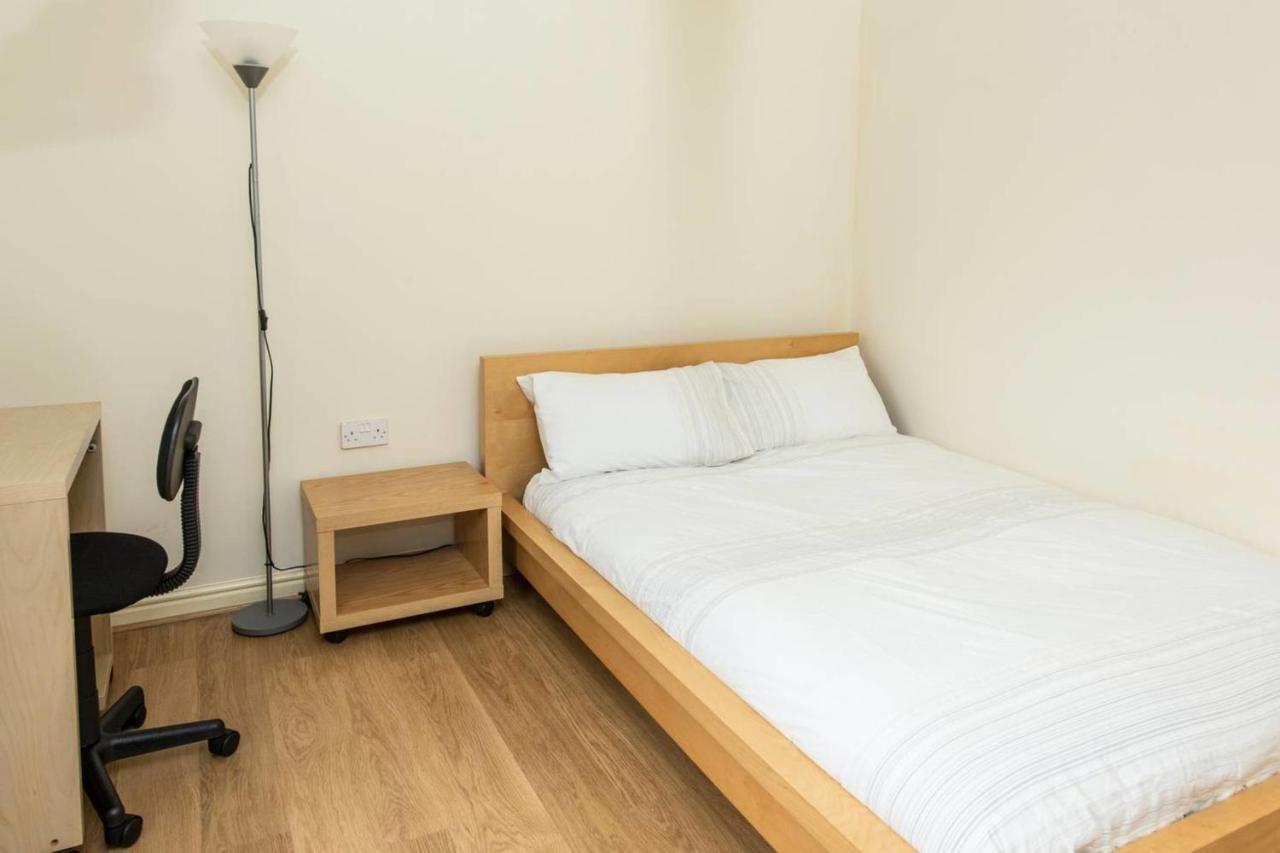 Guestready - Top Floor Apt 2Min Walk To O2 Apollo Manchester Kültér fotó